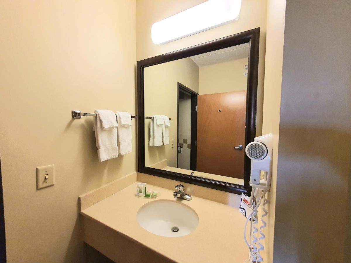 Amerivu Inn And Suites - Waconia المظهر الخارجي الصورة