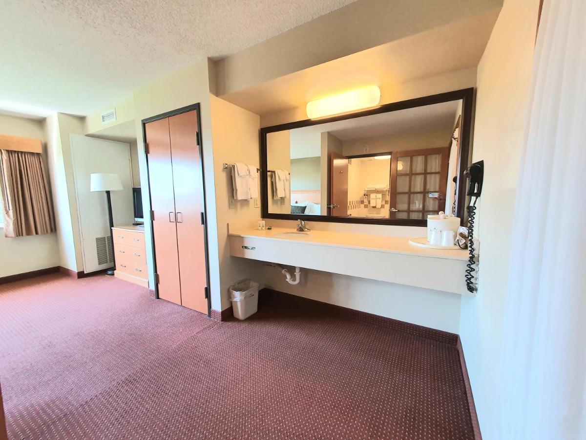 Amerivu Inn And Suites - Waconia المظهر الخارجي الصورة